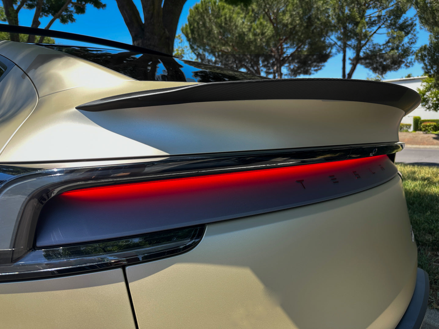 Carbon Fiber Wind Blade Rear Spoiler For Tesla Model Y Refresh (2025-2026) Dry Carbon - Image 4